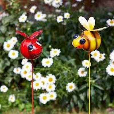 BARMY BUG STAKES   SMART GARDEN